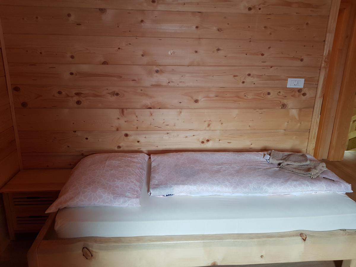 Koca Na Talezu Bed & Breakfast Ribno Exterior photo